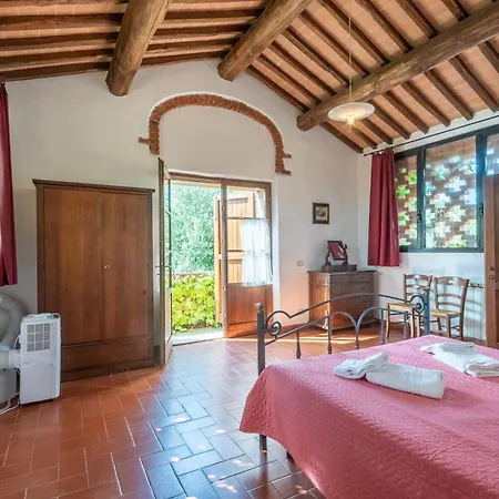 Il Chiassale Farm stay *